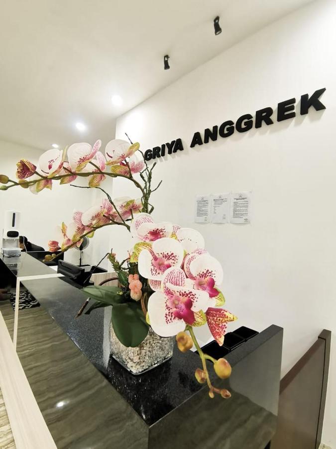 Griya Anggrek Hotel Trenggalek ภายนอก รูปภาพ