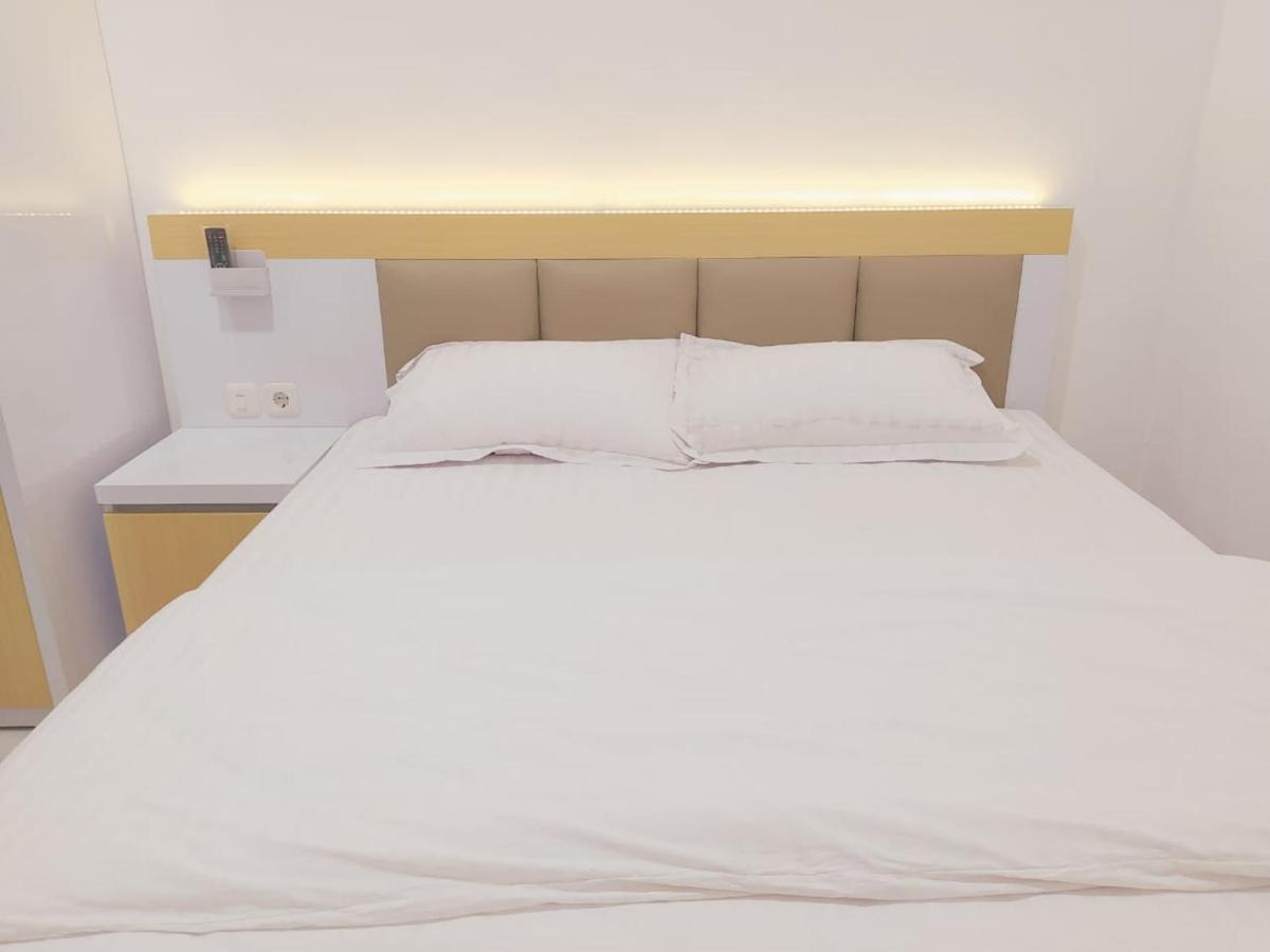 Griya Anggrek Hotel Trenggalek ภายนอก รูปภาพ